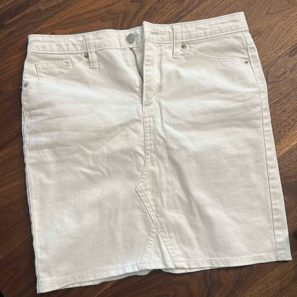 Universal Thread white skirt